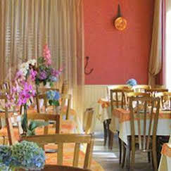 Hôtel Le Relais Des Monedieres à Seilhac Extérieur photo
